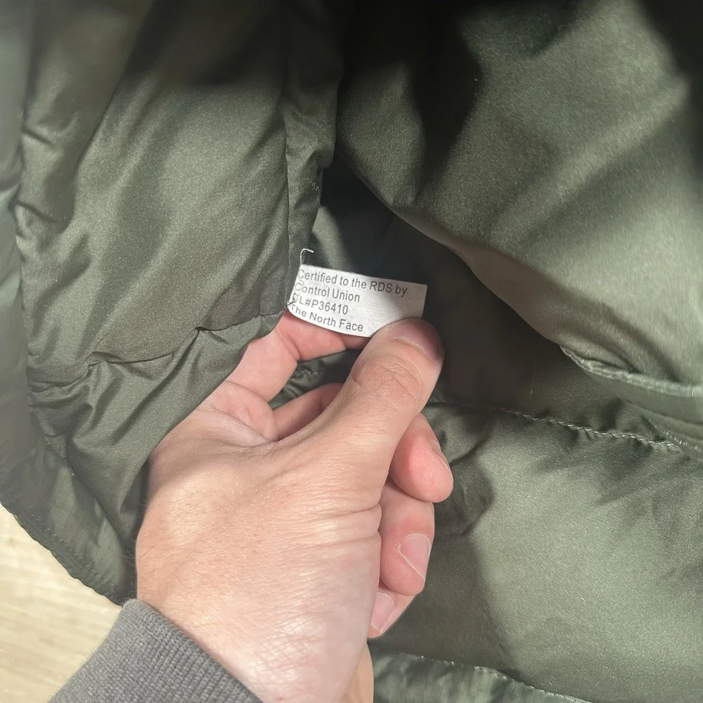 The North Face 550 Mens Down Puffer Vest Size Large Green Outdoors Insulated EUC